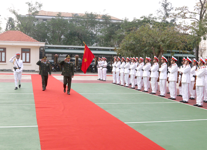 Thượng tướng Đặng Văn Hiếu, Ủy viên Trung ương Đảng, Thứ trưởng Thường trực Bộ Công an đến thăm và kiểm tra công tác công an năm 2015 của lực lượng Công an Quảng Bình.