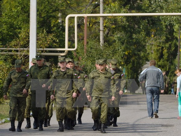 Đoàn đại diện quân đội Nga tại thị trấn Soledar, vùng Donetsk, ngày 27-9-2014. (Nguồn: AFP/TTXVN)