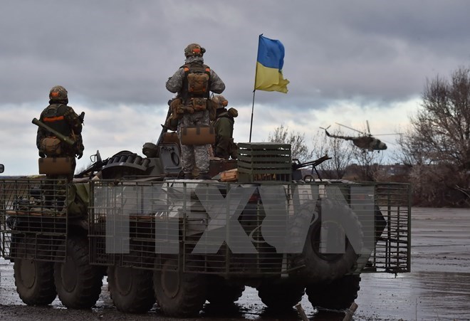 Binh sỹ quân đội Ukraine tuần tra tại thành phố Kramatorsk, vùng Donetsk, miền đông Ukraine. (Nguồn: AFP/TTXVN)