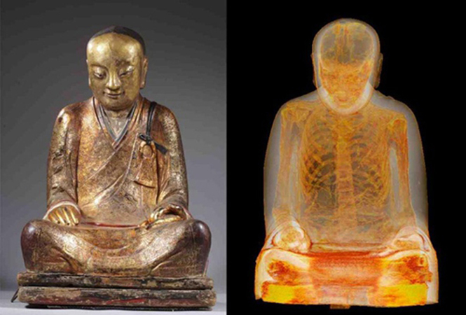  Hình ảnh chụp cắt lớp vi tính (bên phải) cho thấy tượng Phật chứa một xác ướp, có nội tạng đã bị loại bỏ.