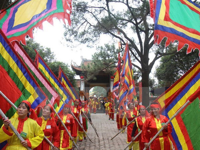 Đoàn rước vào chùa Côn Sơn trong lễ hội mùa Xuân Côn Sơn-Kiếp Bạc. (Ảnh: Thanh Tùng/TTXVN)