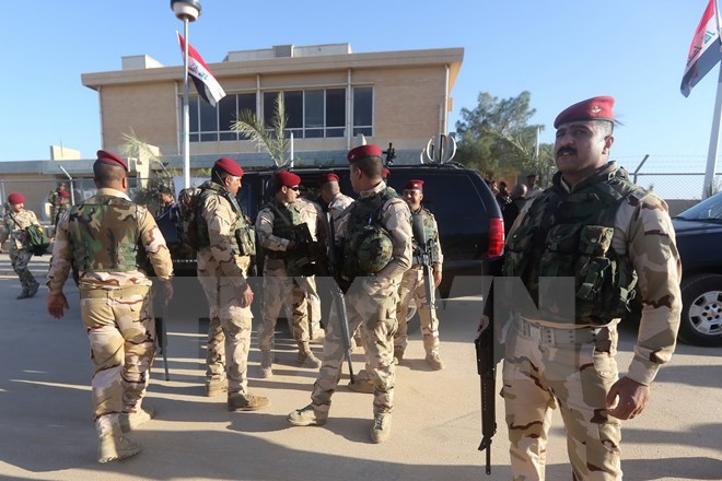 Binh sỹ quân đội Iraq tại cuộc họp về chiến lược chống phiến quân IS ở căn cứ Al-Asad ngày. (Nguồn: AFP/TTXVN)