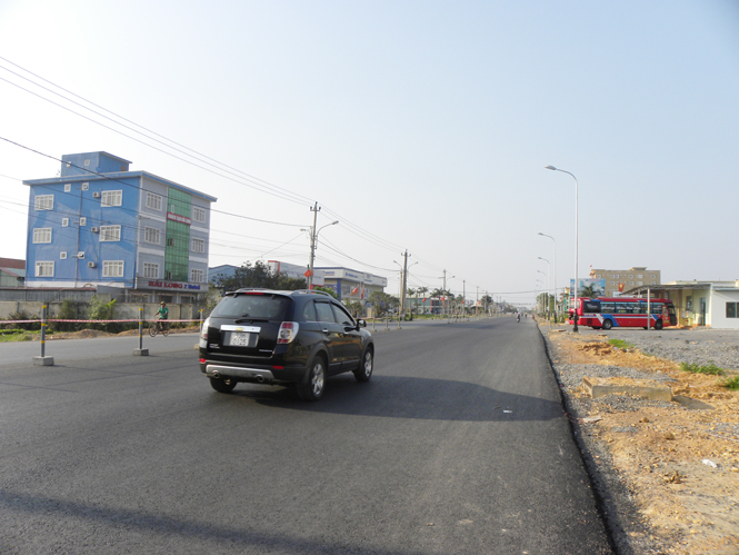 Quốc lộ 1 được nâng cấp và mở rộng qua địa bàn phường Phú Hải.