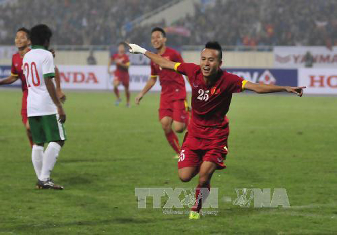  Niềm vui của cầu thủ Võ Huy Toàn (số 25) sau khi ghi bàn thắng. Ảnh: Quốc Khánh/TTXVN