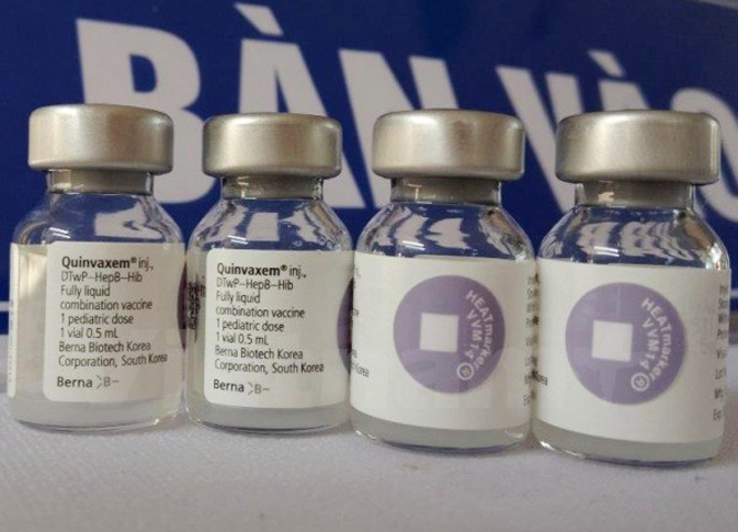 Vắcxin Quinvaxem có thành phần kháng nguyên phòng 5 bệnh: bạch hầu, uốn ván, ho gà, viêm gan B và Hib. (Ảnh: Thùy Giang/Vietnam)