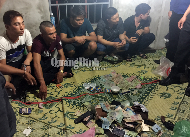 Một vụ đánh bạc bị Công an thị xã Ba Đồn bắt giữ.