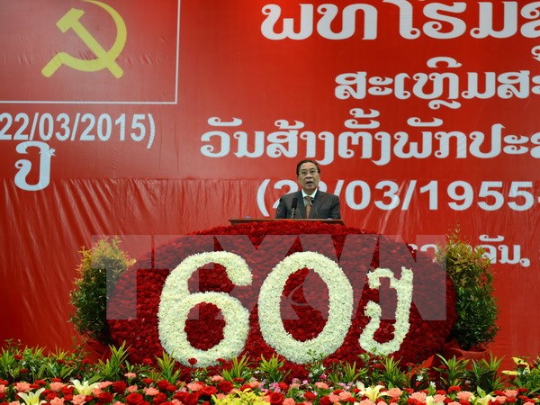 Tổng Bí thư, Chủ tịch nước Lào Choummaly Sayasone phát biểu tại lễ míttinh kỷ niệm 60 năm thành lập Đảng Nhân dân cách mạng Lào. (Nguồn: THX/TTXVN)
