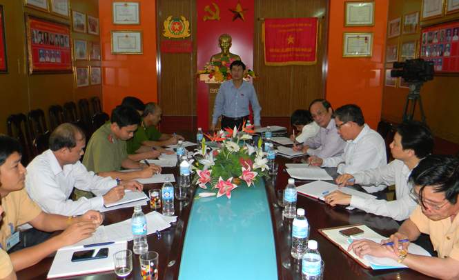 Đồng chí Nguyễn Ngọc Phương, Phó Trưởng Đoàn ĐBQH tỉnh phát biểu kết luận tại buổi làm việc.