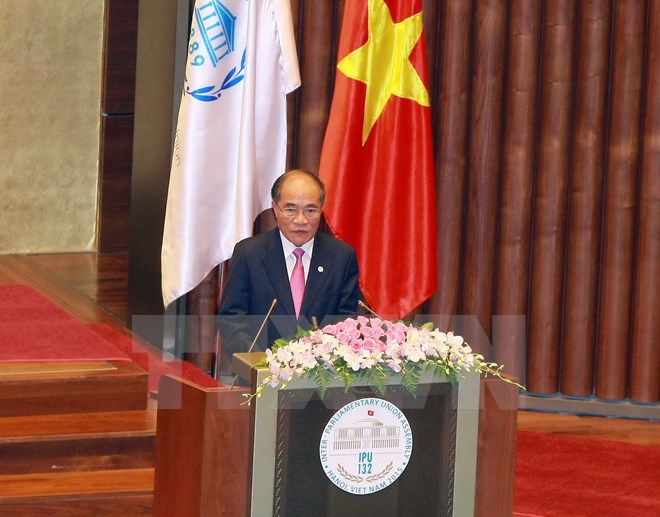 Chủ tịch Quốc hội Việt Nam Nguyễn Sinh Hùng đọc diễn văn khai mạc IPU-132. (Nguồn: TTXVN)