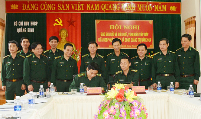 Lãnh đạo BĐBP hai tỉnh Quảng Bình và Quảng Trị ký kết công tác bảo vệ biên giới, vùng biển khu vực tiếp giáp năm 2015.