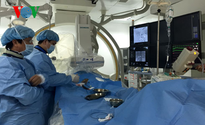 Thực hiện ca ghép tế bào gốc chữa xơ gan đầu tiên cho bệnh nhân Mai Thanh Hải vào đầu tháng 4-2015