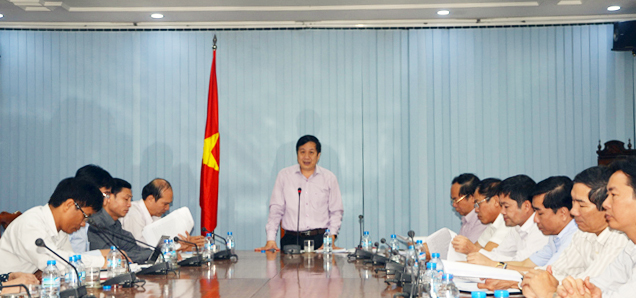 Đồng chí Nguyễn Xuân Quang, UVTV Tỉnh uỷ, Phó Chủ tịch Thường trực UBND tỉnh phát biểu kết luận hội nghị.