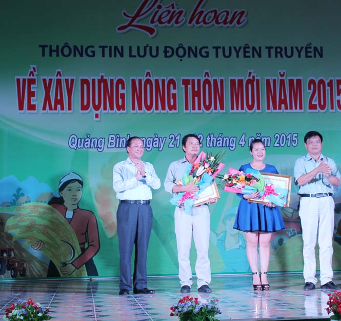  Ban tổ chức trao giải nhất cho đơn vị Quảng Ninh. 