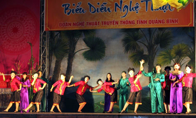 Một tiết mục biểu diễn của Đoàn Nghệ thuật truyền thống tỉnh tại giỗ Tổ Hùng Vương và Lễ hội Đền Hùng.