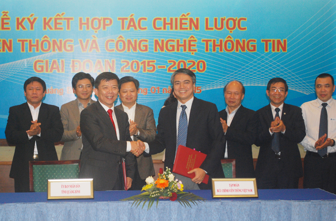 Lễ ký kết hợp tác chiến lược về VT- CNTT giai đoạn 2015-2020 giữa UBND tỉnh và Tập đoàn BCVT Việt Nam.