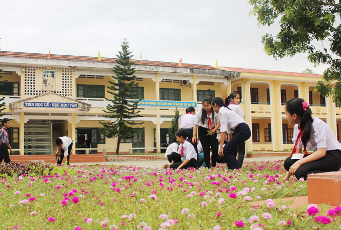 Trường THCS Xuân Ninh được xây dựng khang trang, xứng đáng là ngôi trường trọng điểm chất lượng cao ở vùng Nam huyện Quảng Ninh.