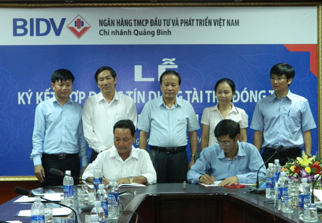   Lễ ký kết hợp đồng tín dụng giữa BIDV Quảng Bình và các khách hàng