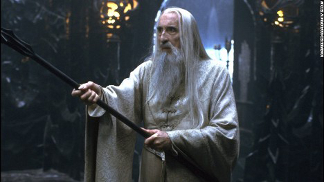  Christopher Lee trong vai phù thủy độc ác Saruman  phim 