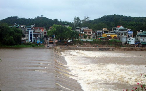  Do ảnh hưởng của bão số 1 nước lũ trên sông Tiên Yên đang lên cao