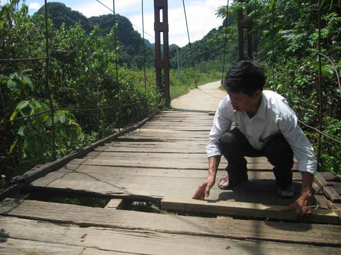 Cầu treo xã Hóa Thanh hết hạn sử dụng, bị xuống cấp sẽ được thay thế bằng cầu tràn