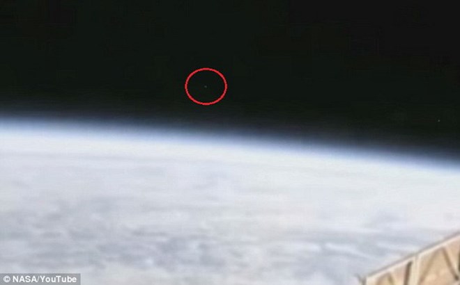 Chấm sáng nhỏ xíu trong đoạn phim quay từ trạm ISS do NASA công bố.
