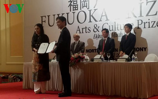 NTK Minh Hạnh nhận giải thưởng Fukuoka