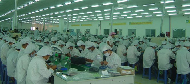 Công nhân làm việc trong KCN Minh Hưng (Bình Phước).