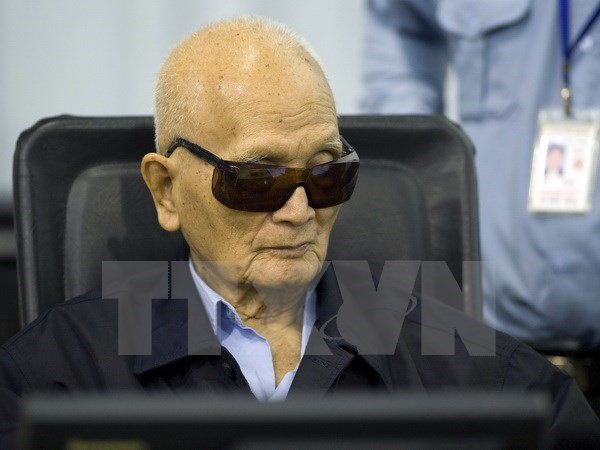 Cựu thủ lĩnh Khmer Đỏ Nuon Chea tại phiên xét xử của tòa án ở Phnom Penh. (Ảnh: AFP/TTXVN)