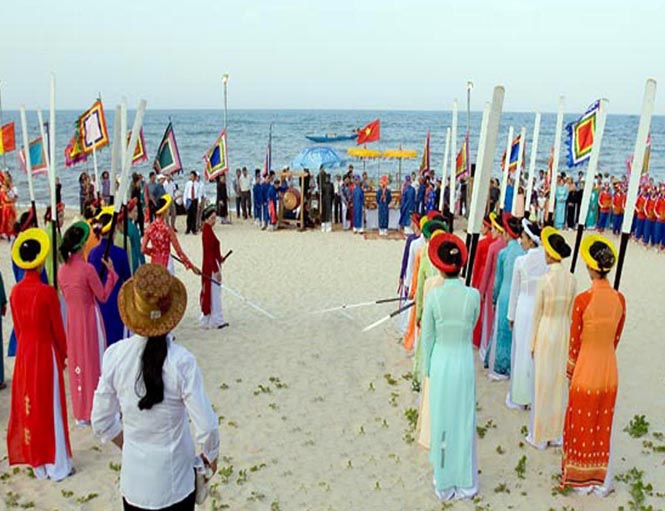 Lễ cầu ngư - nét đẹp văn hóa của người dân vùng biển Bảo Ninh (Đồng Hới)         Ảnh: T.H