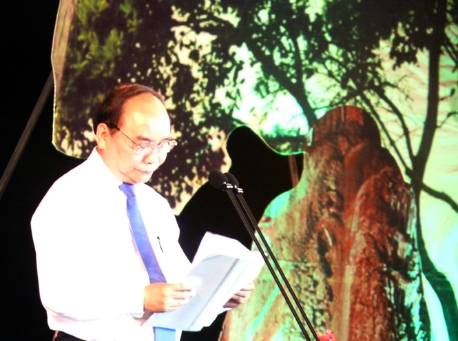 Đồng chí Nguyễn Xuân Phúc, Ủy viên Bộ Chính trị, Phó Thủ tướng Chính phủ phát biểu tại buổi lễ. Ảnh: Tiến Hành