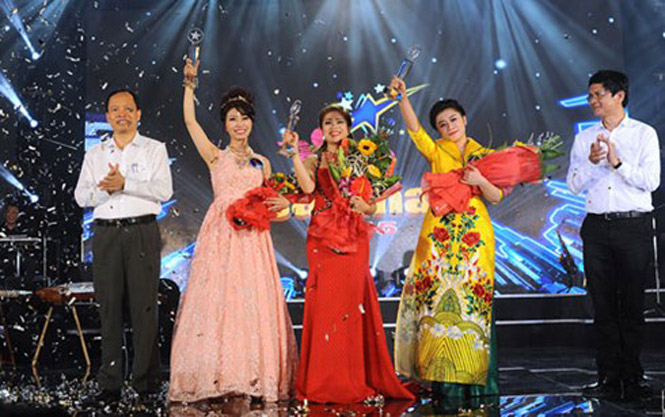 Bảo Yến (dòng Thính phòng), Hồng Ngọc (dòng Nhạc nhẹ) và Thu Hằng (dòng Dân gian) chiến thắng Sao Mai 2015
