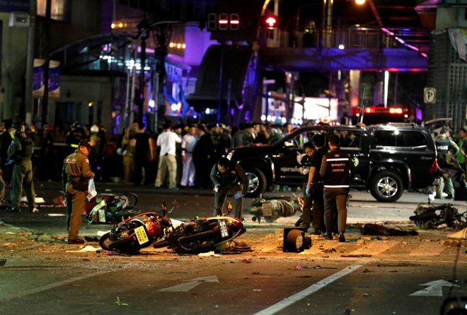 Hiện trường vụ nổ bom tại Bangkok tối 17-8. (Nguồn: AP)