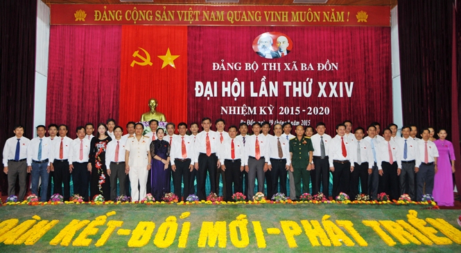 Ban chấp hành Đảng bộ thị xã Ba Đồn, nhiệm kỳ 2015-2020 ra mắt đại hội