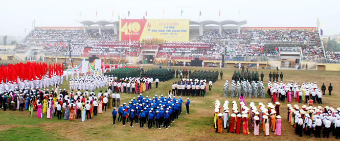 Toàn cảnh lễ kỷ niệm 410 năm hình thành tỉnh Quảng Bình (1604-2014).      Ảnh: HÀNH TIẾN