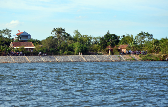  Kè sông Dinh được đầu tư xây dựng.