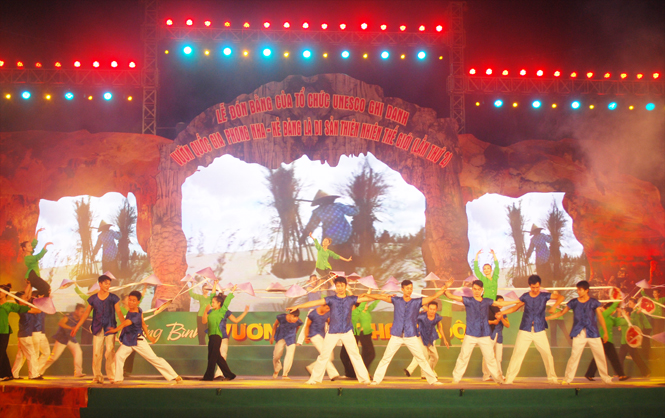  Một cảnh trong đêm ca nhạc tại Lễ hội hang động Quảng Bình năm 2015.