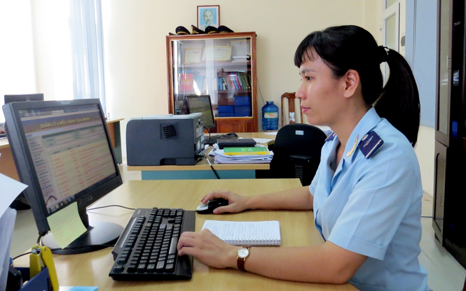 Trong công việc, chị Đặng Thị Hải Yến luôn được đồng nghiệp   và lãnh đạo cơ quan ghi nhận, đánh giá cao.