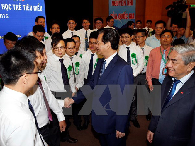 Thủ tướng Nguyễn Tấn Dũng gặp gỡ các đại biểu. (Ảnh: Đức Tám/TTXVN)