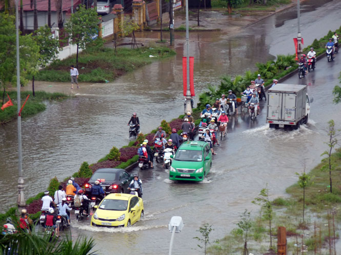 Ngập lụt ở đường Hữu Nghị.