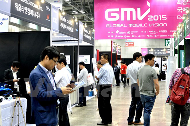 Một góc triển lãm GMV 2015 trong ngày đầu tiên của sự kiện. (Ảnh: Việt Đức/Vietnam+)