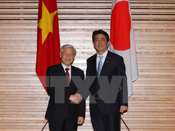 Thủ tướng Nhật Bản Shinzo Abe và Tổng Bí thư Nguyễn Phú Trọng. (Ảnh: Trí Dũng​/TTXVN