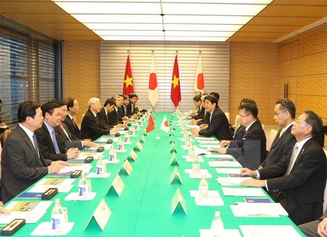 Tổng Bí thư Nguyễn Phú Trọng hội đàm với Thủ tướng Nhật Bản Shinzo Abe. (Ảnh: Trí Dũng​/TTXVN)