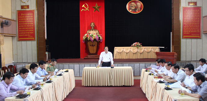 Đồng chí Hoàng Đăng Quang, Phó Bí thư Thường trực Tỉnh uỷ, Trưởng đoàn đại biểu Quốc hội tỉnh, phát biểu kết luận tại hội nghị rà soát công tác chuẩn bị Đại hội Đảng bộ tỉnh lần thứ XVI.