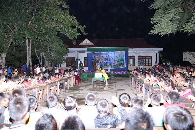 Đêm hội đã thu hút đông đảo học sinh tham gia
