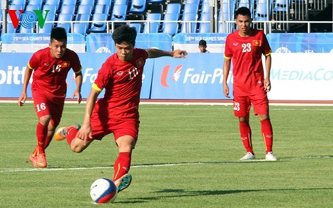 Công Phượng sẽ trở thành cầu thủ Việt Nam thứ hai, sau Công Vinh sang Nhật Bản thi đấu chuyên nghiệp. (Ảnh: Trọng Phú)