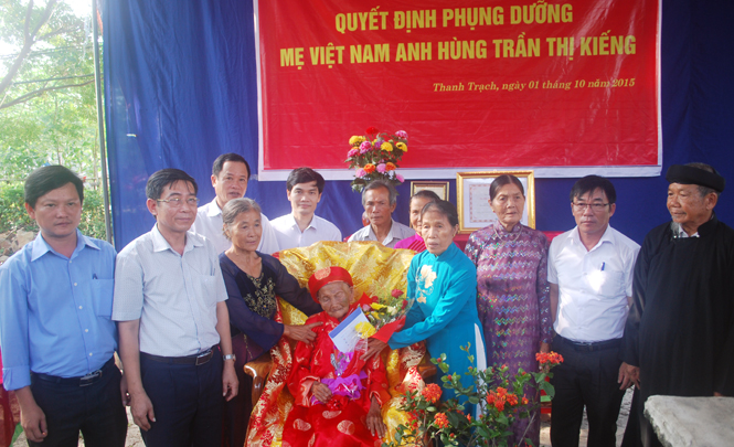 Lễ công bố phụng dưỡng Bà mẹ Việt Nam Anh hùng Trần Thị Kiểng.