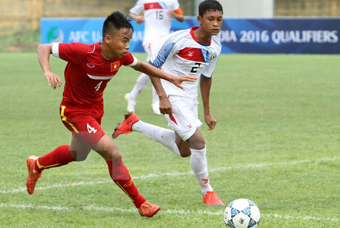 Trận đấu giữa U16 Việt Nam (áo đỏ) và U16 Myanmar trong khuôn khổ vòng loại, bảng J giải bóng U16 châu Á 2016. (Ảnh: Quốc Khánh/TTXVN)