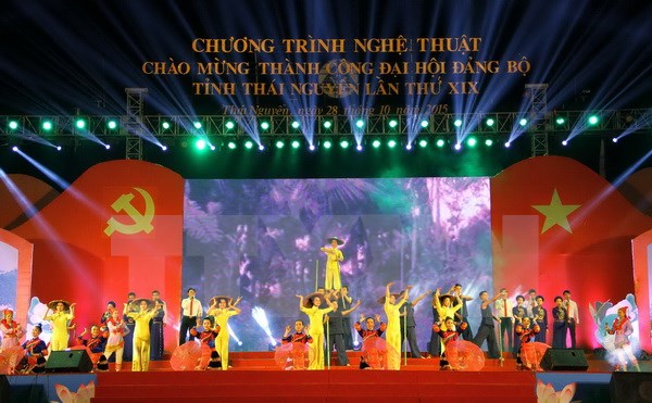 Chương trình nghệ thuật chào mừng thành công Đại hội Đảng bộ tỉnh Thái Nguyên lần thứ XIX. (Ảnh: Lan Anh/TTXVN)