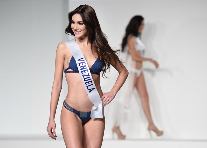 Hoa hậu Venezuela Edymar Martine trình diễn trang phục áo tắm tại cuộc thi. (Nguồn: AFP/TTXVN)