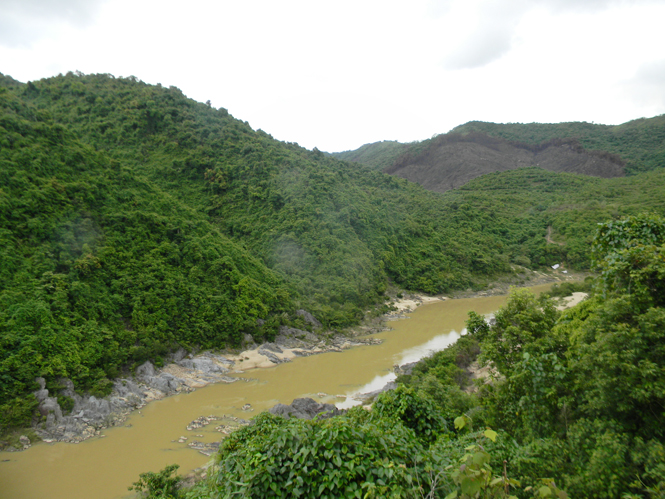  Sông Rào Trổ chảy qua địa bàn huyện Tuyên Hoá.